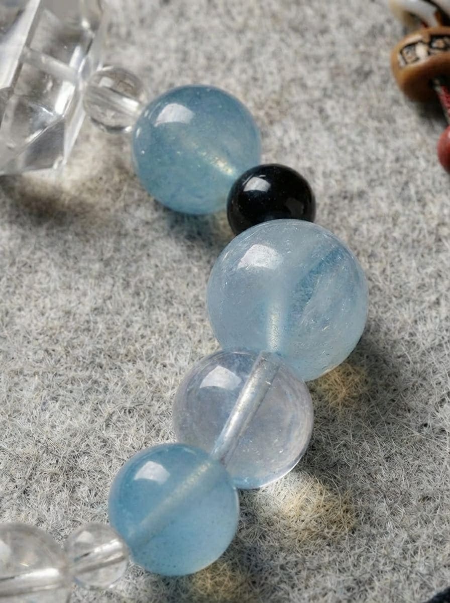 「Blue Island Secret Realm」 Aquamarine & White Crystal Bracelet