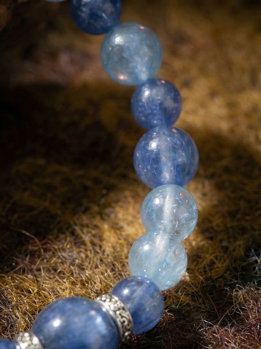 「Quiet Water Ballad」Aquamarine & Kyanite Bracelet