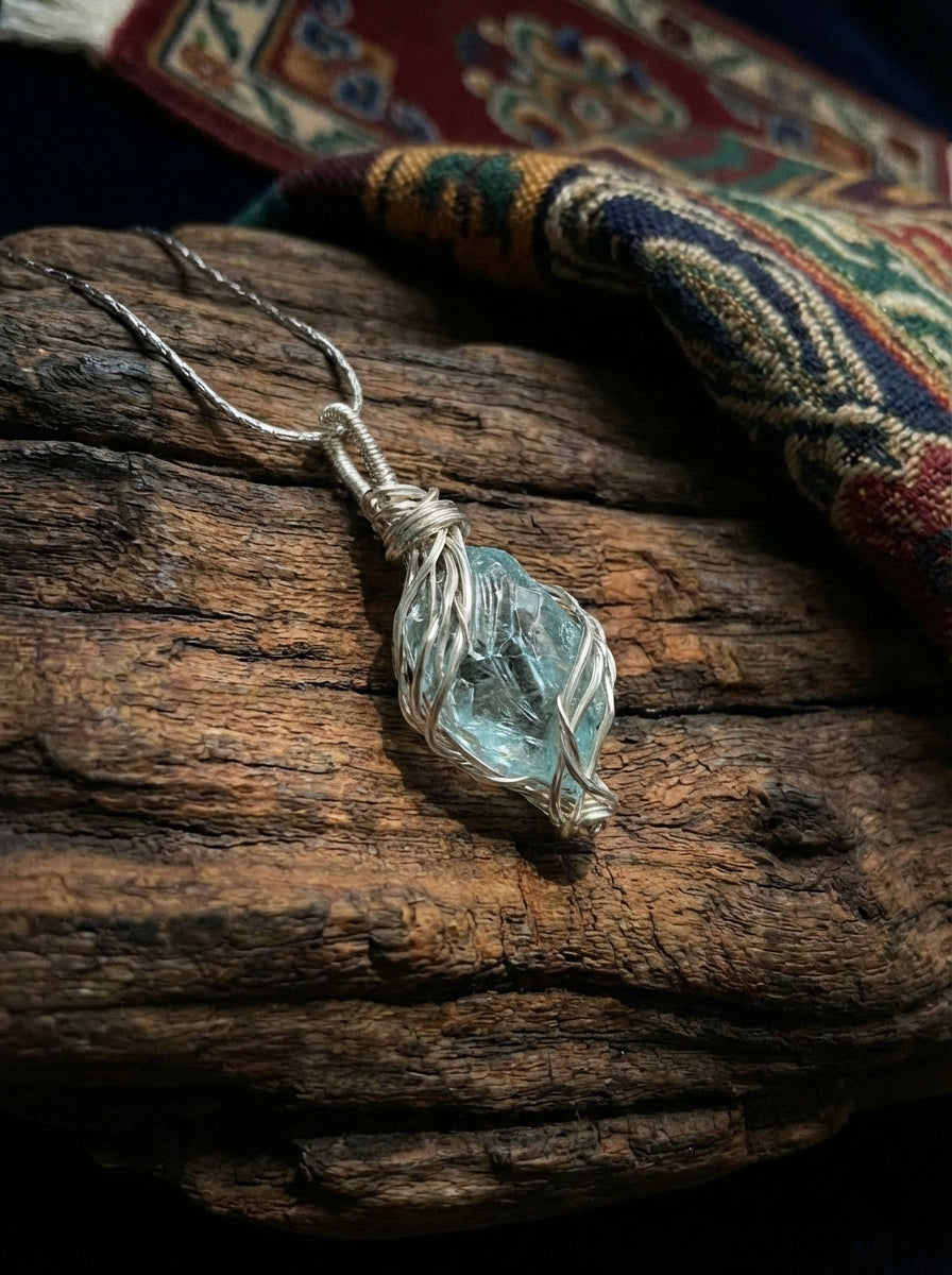 Natural Sense Raw Stone Hand-Wound Necklace | Blue Titanium Steel Clavicle Necklace Niche Choker