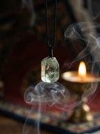 「Spring Breeze Wood」 Natural Green Crystal Free-Form Necklace