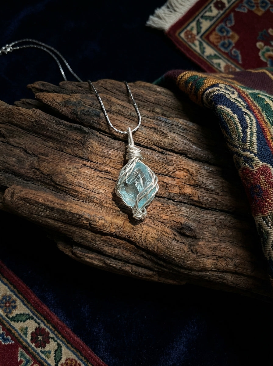 Natural Sense Raw Stone Hand-Wound Necklace | Blue Titanium Steel Clavicle Necklace Niche Choker
