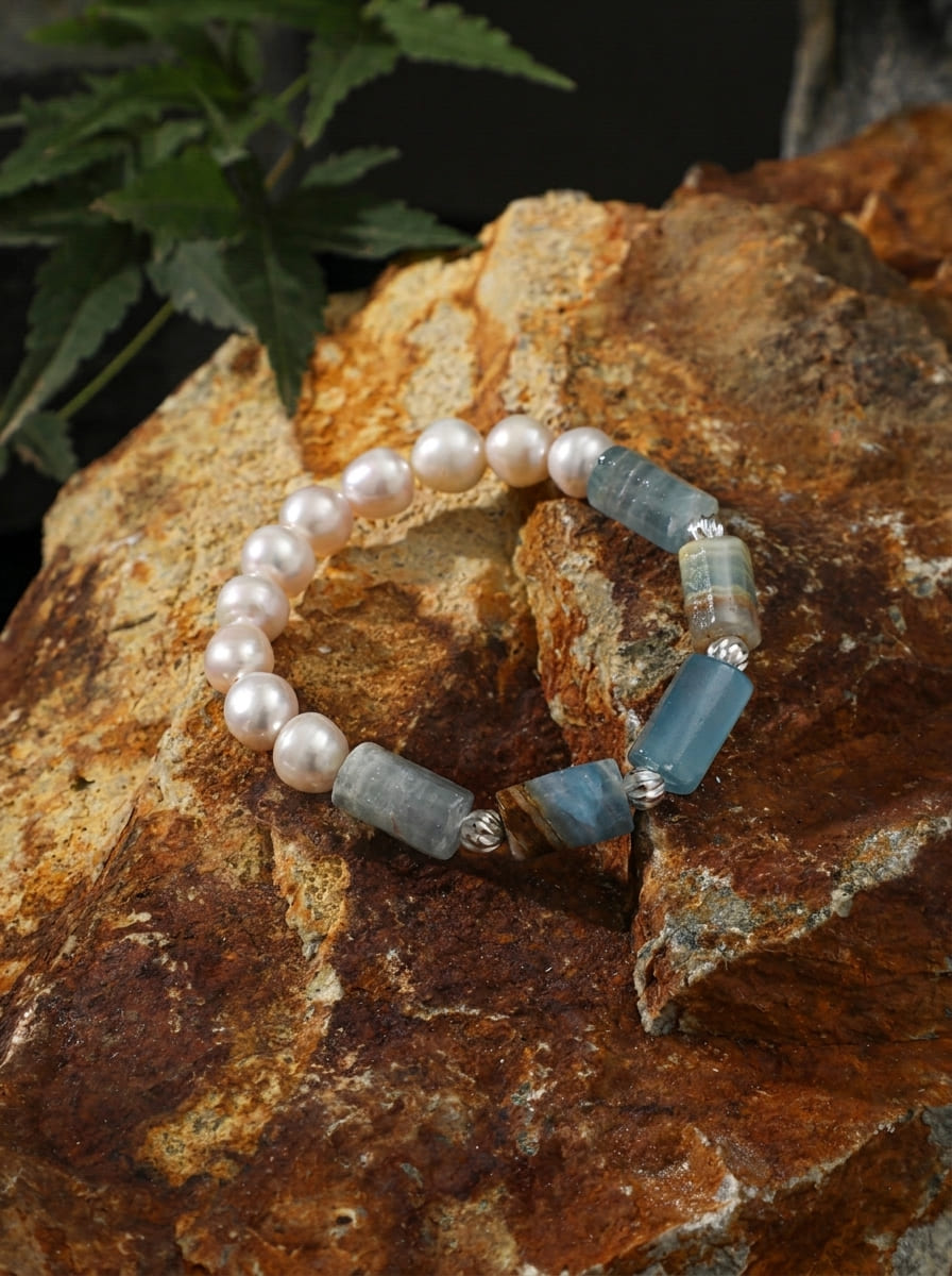 Snow Amber Blue Charm · Pearl & Gemstone Bracelet