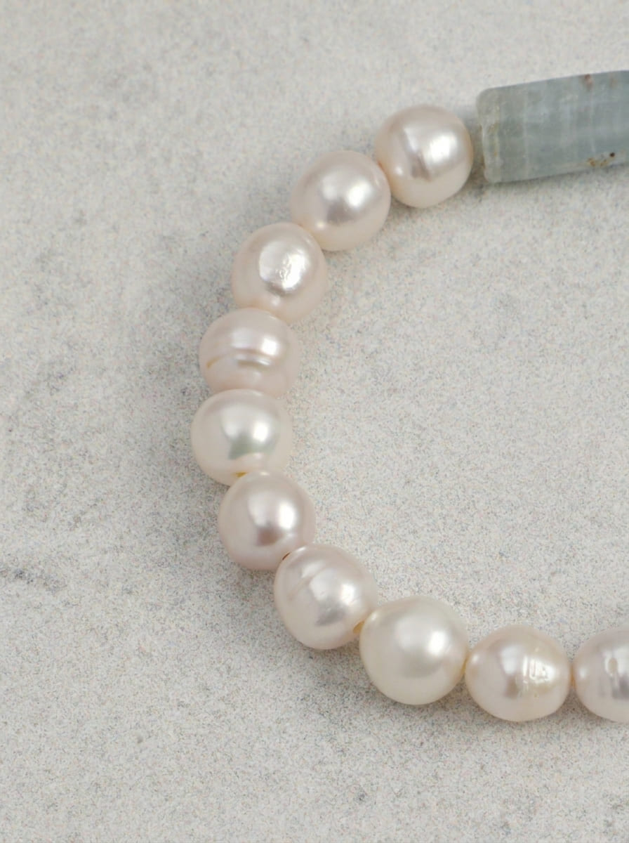 Snow Amber Blue Charm · Pearl & Gemstone Bracelet