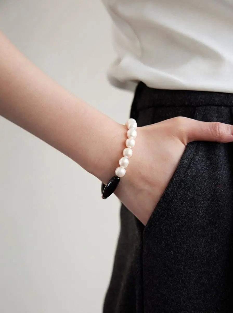「Shadow Ripple White Night」Black Onyx & Freshwater Pearl Bracelet