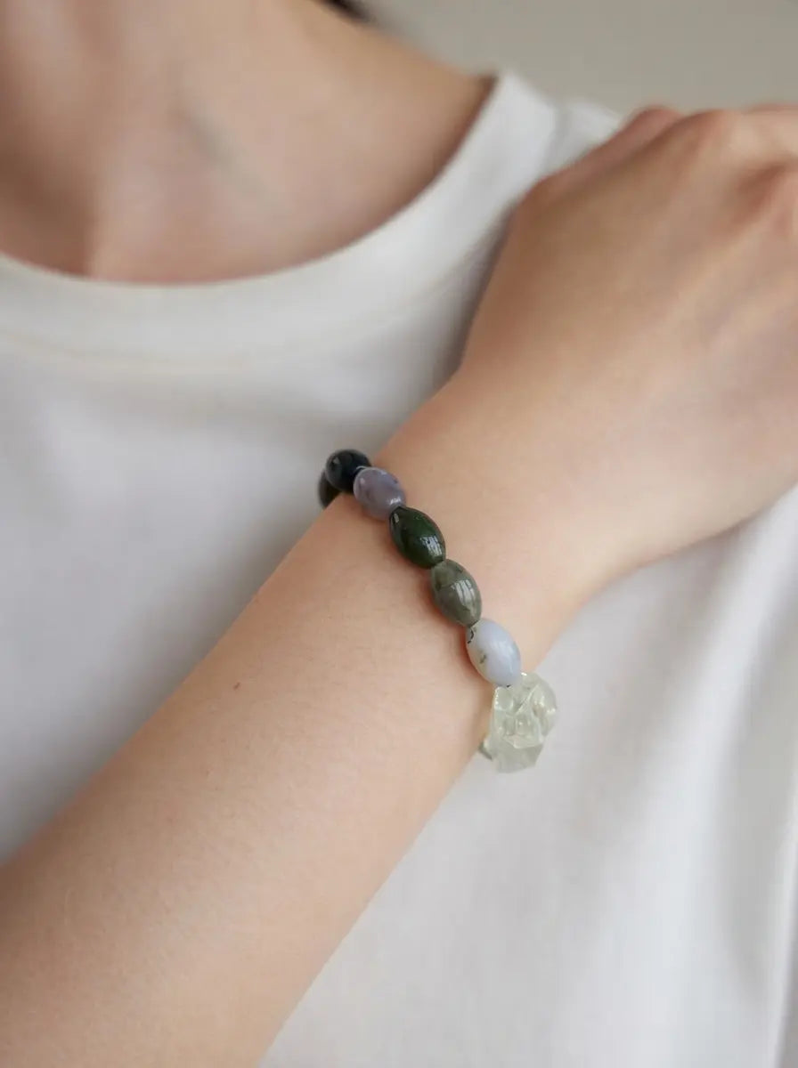 「Verdant Boundary」 Green Crystal & Agate Bracelet