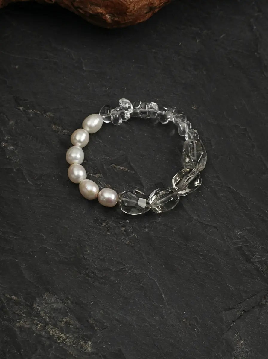 「Verdant Frost Drift」 Green Crystal & Freshwater Pearl Bracelet