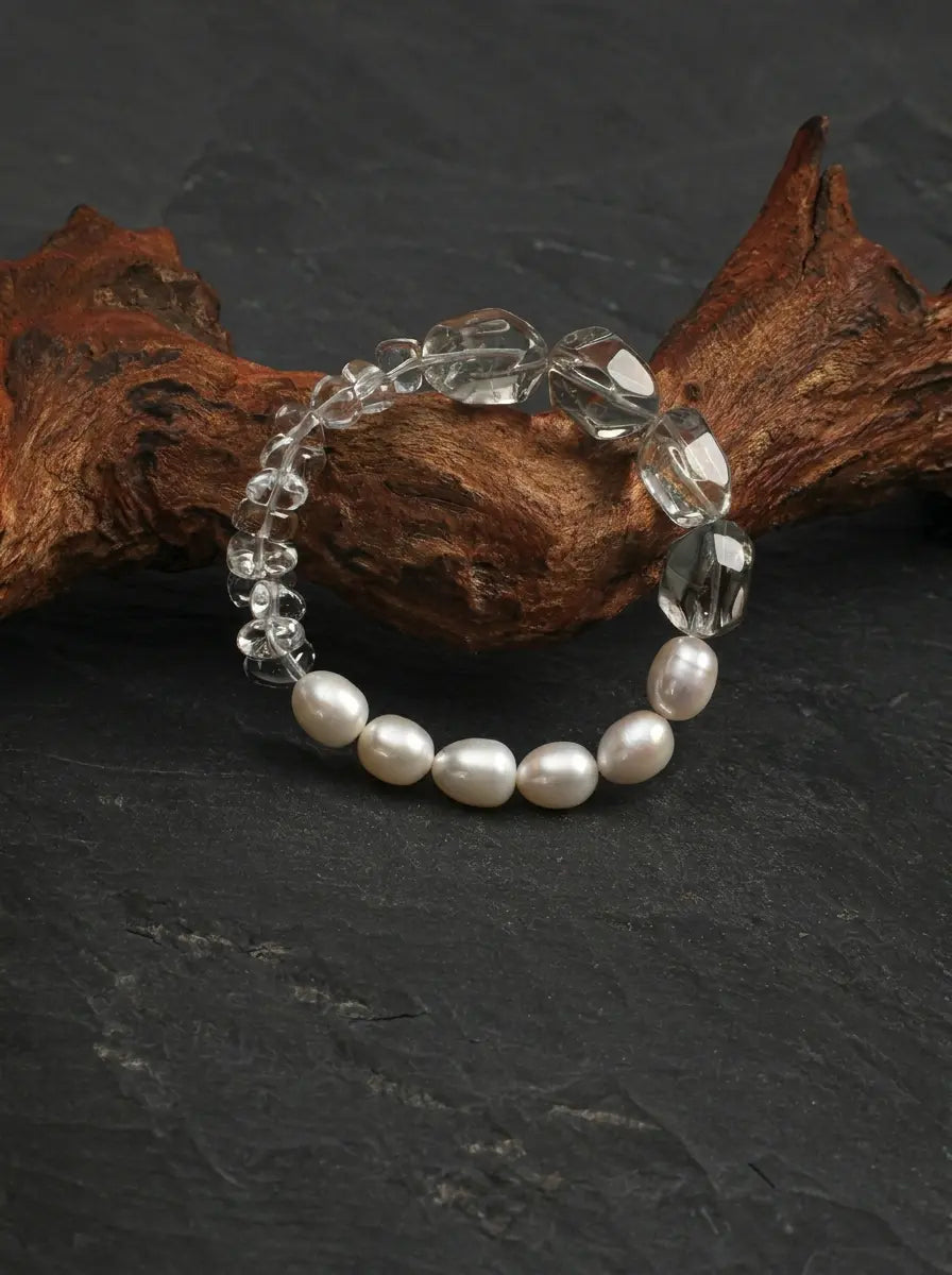 「Verdant Frost Drift」 Green Crystal & Freshwater Pearl Bracelet