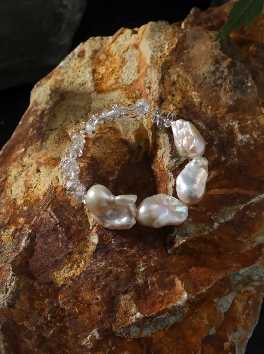 「Frosted Pearl」 Clear Crystal & Baroque Pearl Bracelet