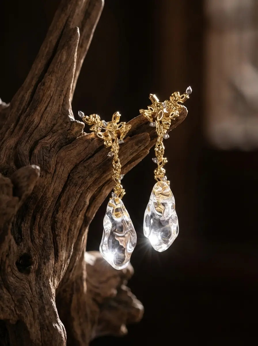 「Vintage Classic」Designer-Style Raindrop White Crystal Earrings