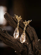 「Vintage Classic」Designer-Style Raindrop White Crystal Earrings