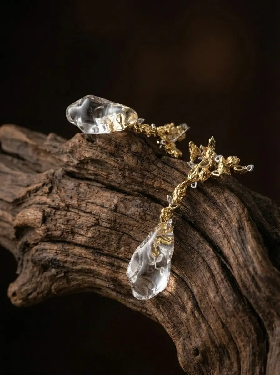 「Vintage Classic」Designer-Style Raindrop White Crystal Earrings