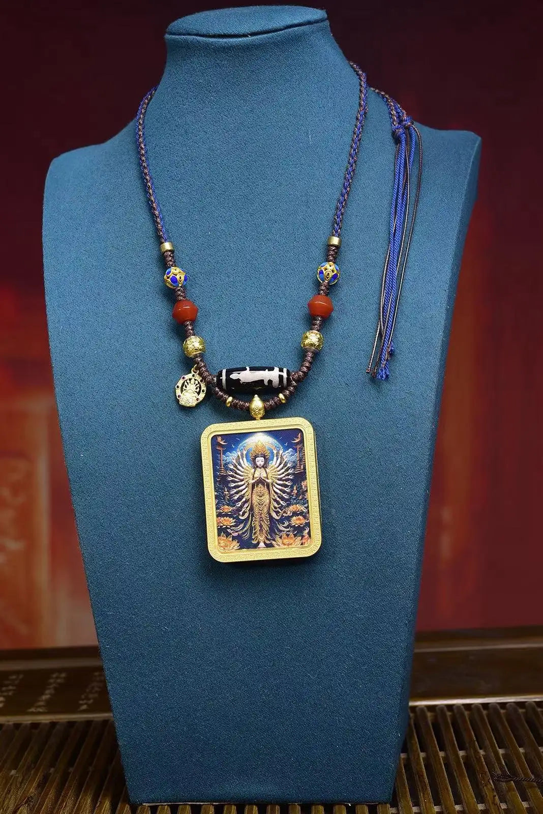 「Thousand-Armed Avalokiteshvara」Thangka Gau Necklace