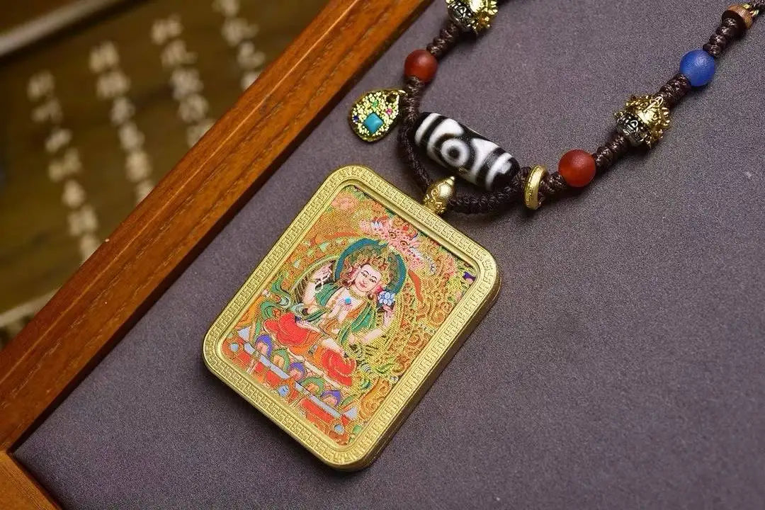 「Four-Armed Avalokiteshvara」 Two-Eye Dzi Thangka Gau Necklace
